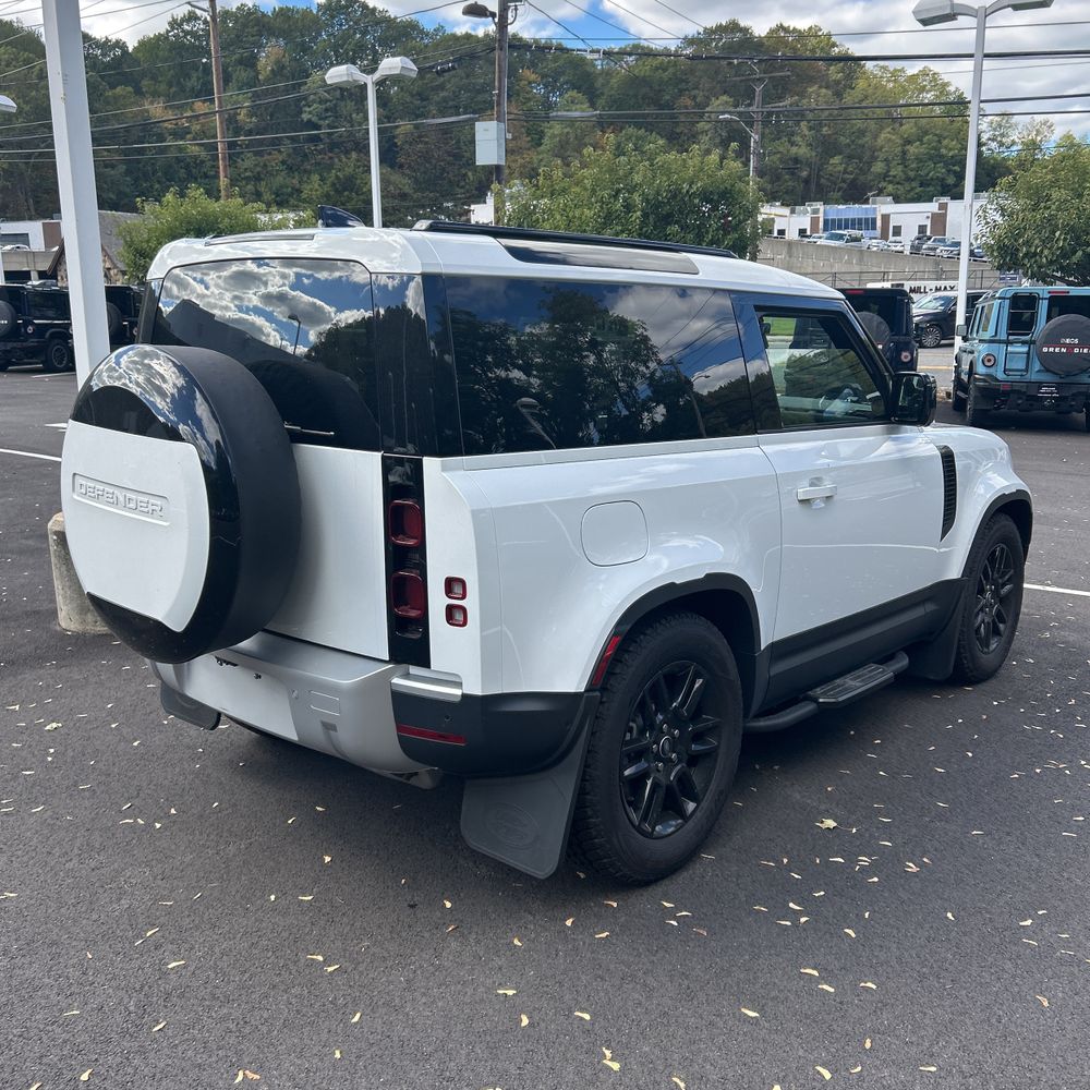 2025 Land Rover Defender 90 S P300