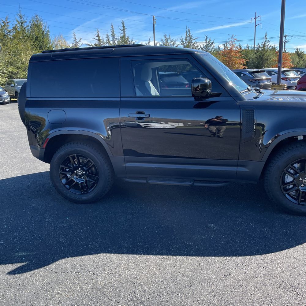 2025 Land Rover Defender 90 S P300