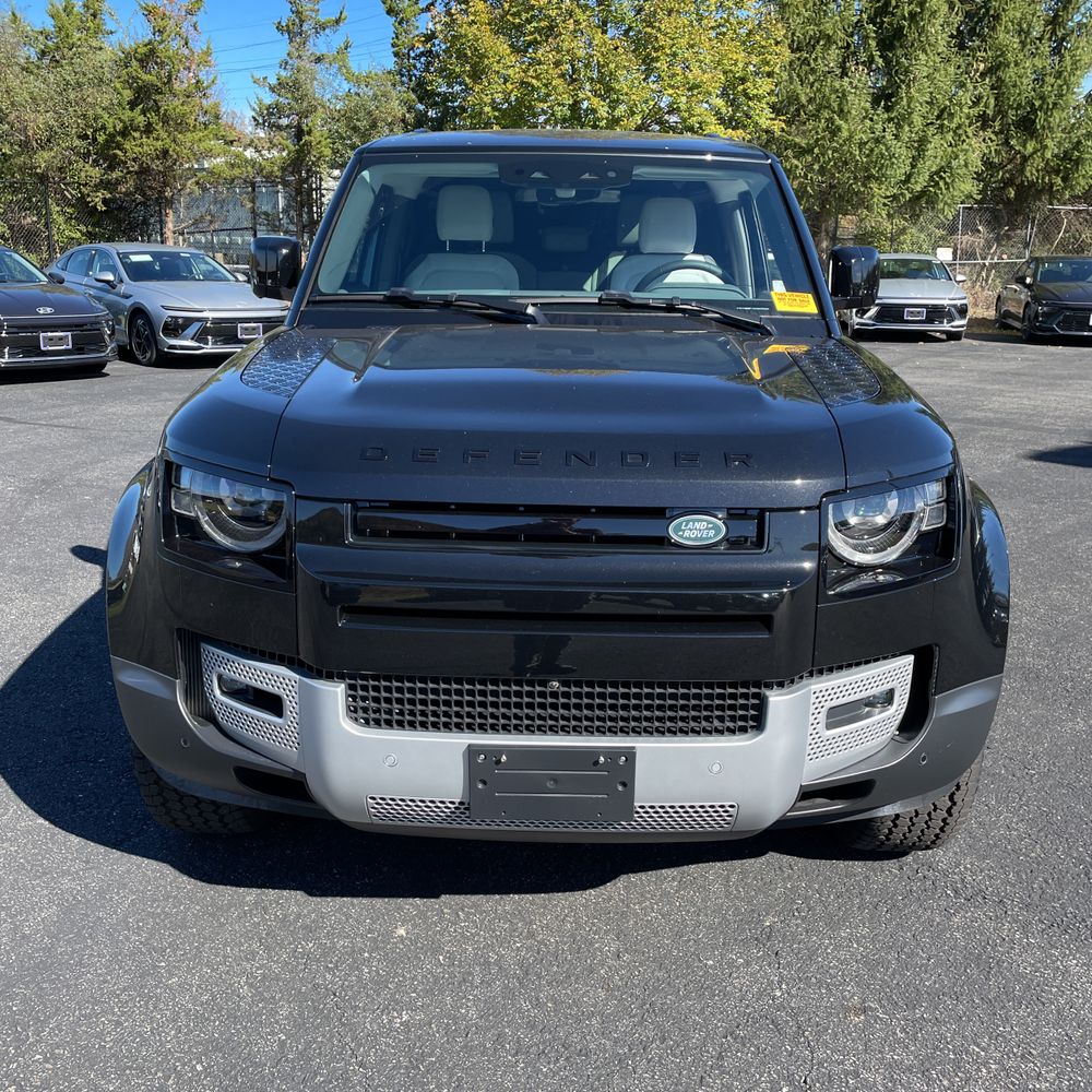2025 Land Rover Defender 90 S P300