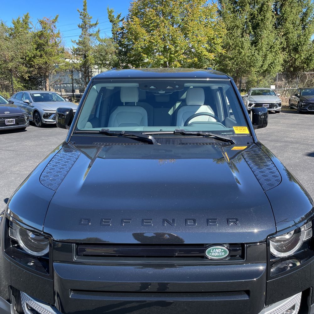 2025 Land Rover Defender 90 S P300