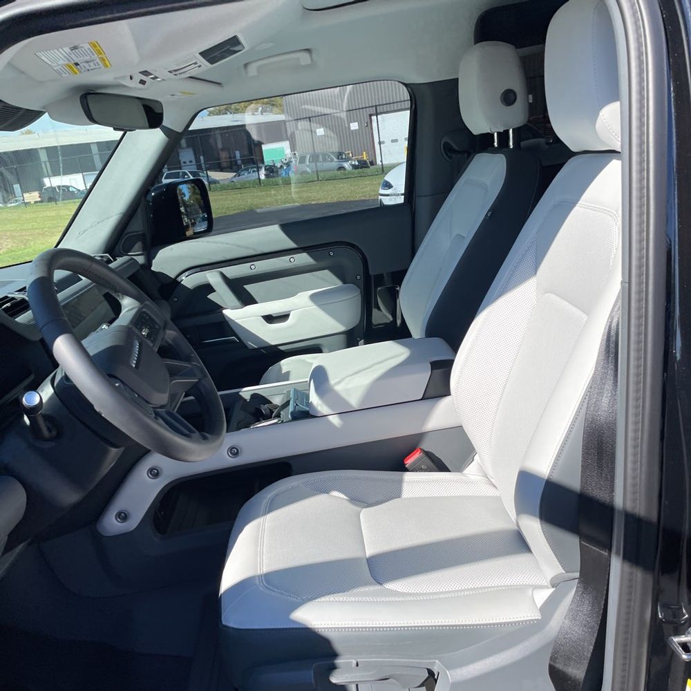 2025 Land Rover Defender 90 S P300