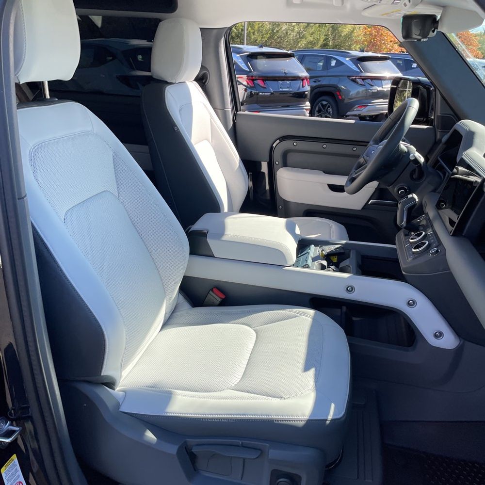 2025 Land Rover Defender 90 S P300