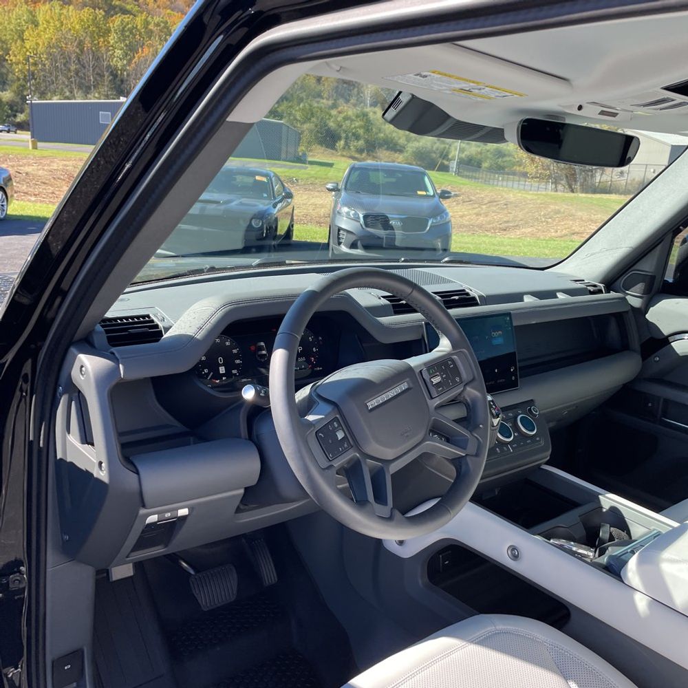 2025 Land Rover Defender 90 S P300
