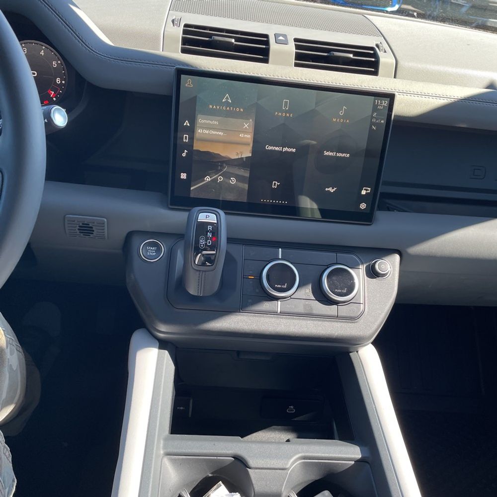 2025 Land Rover Defender 90 S P300