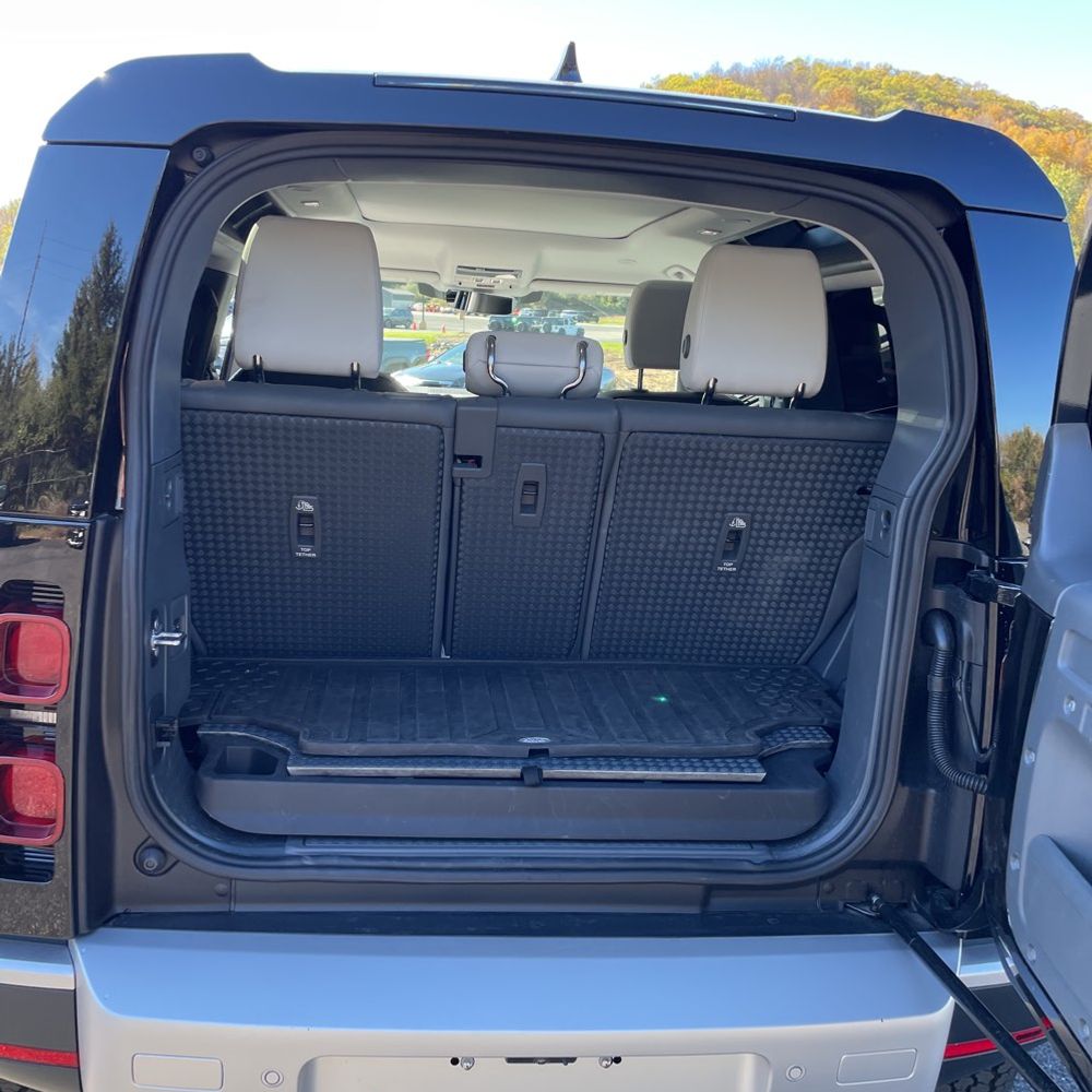 2025 Land Rover Defender 90 S P300