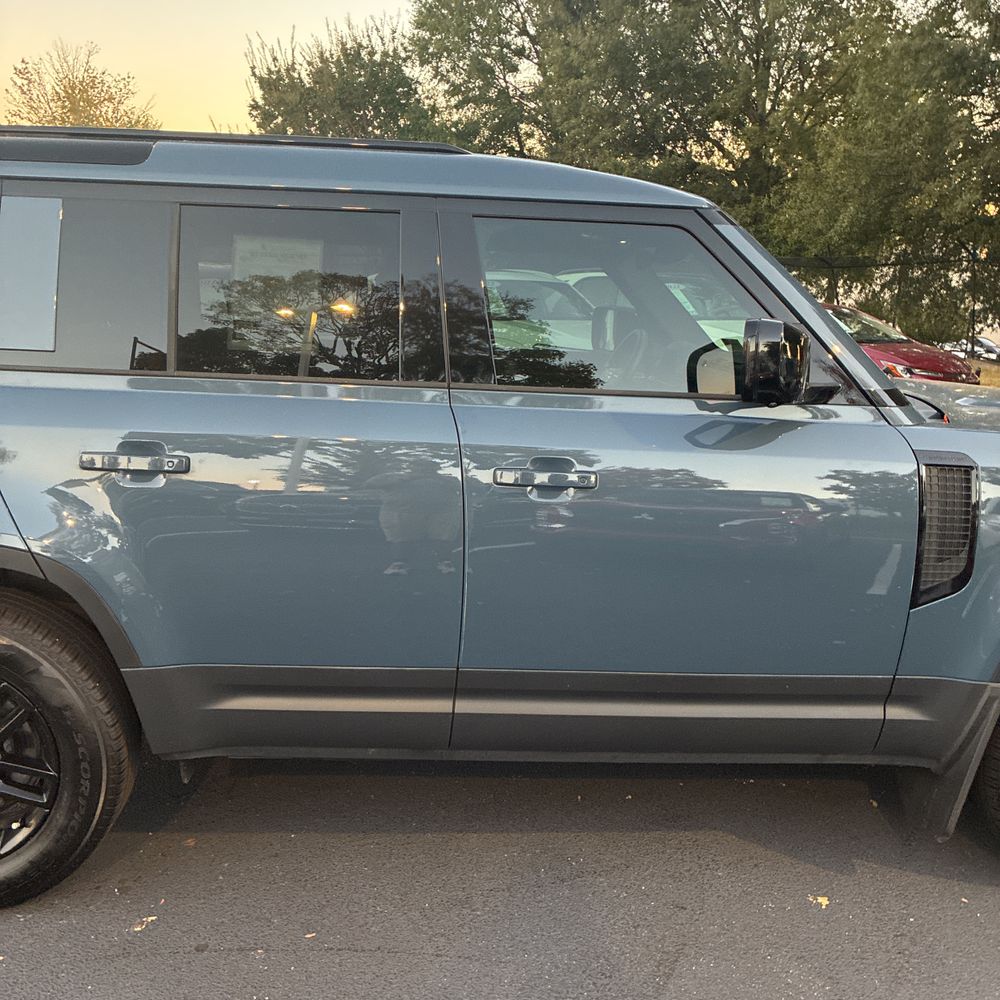 2024 Land Rover Defender 110 S P400