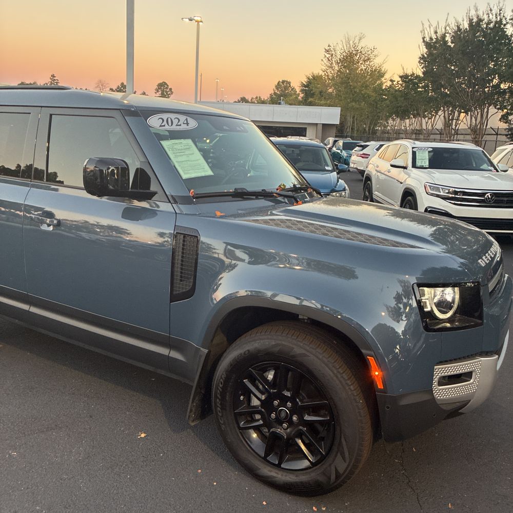 2024 Land Rover Defender 110 S P400