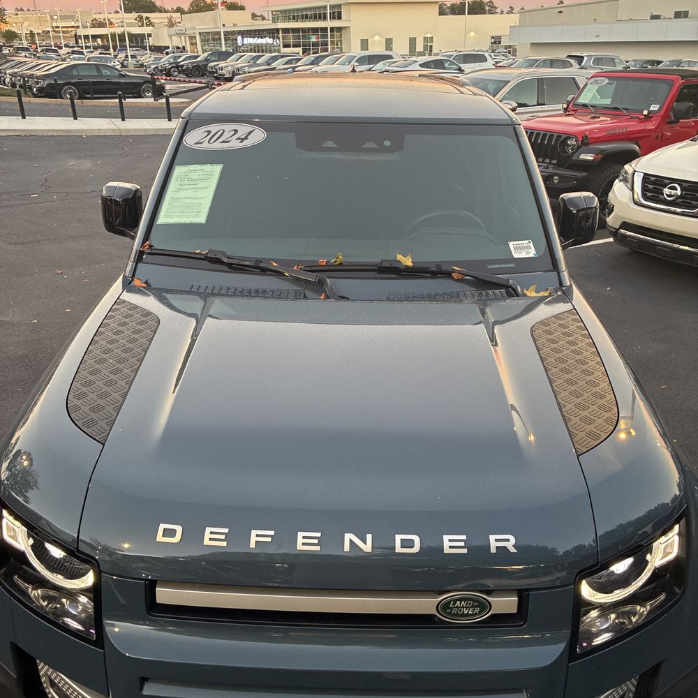 2024 Land Rover Defender 110 S P400