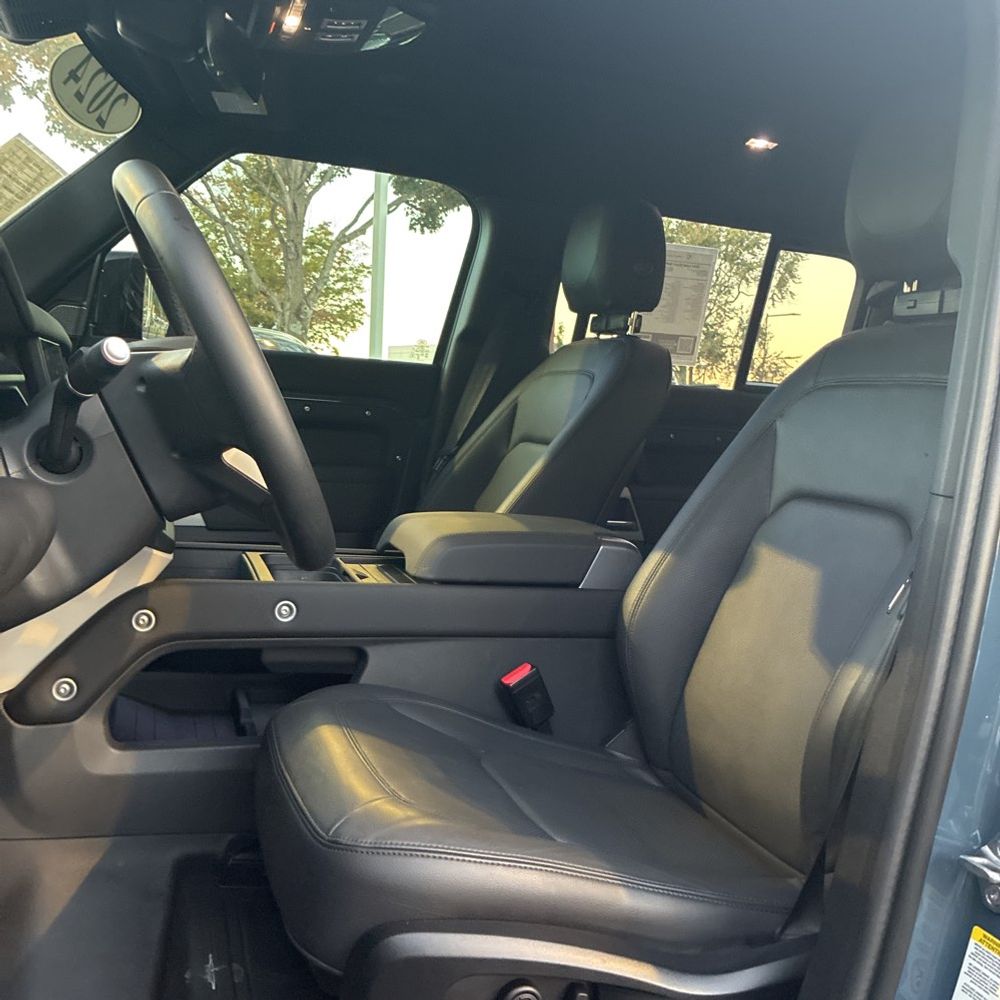 2024 Land Rover Defender 110 S P400