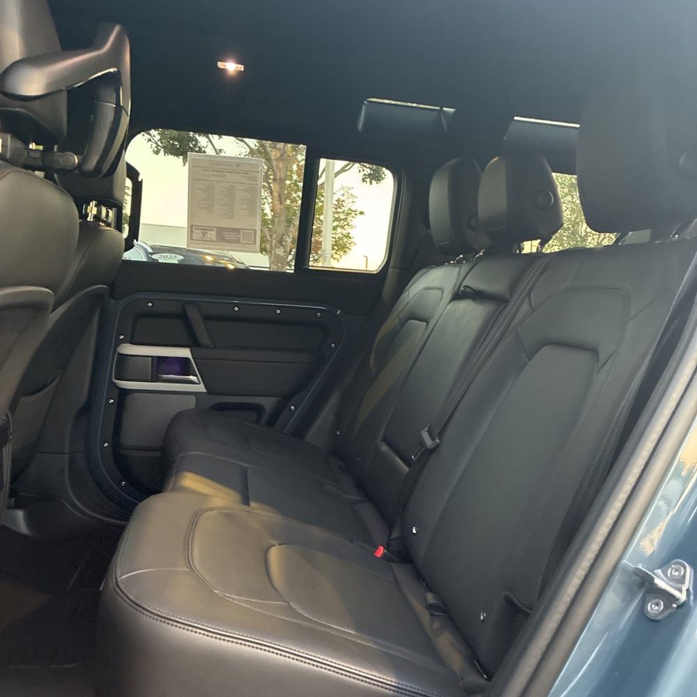 2024 Land Rover Defender 110 S P400