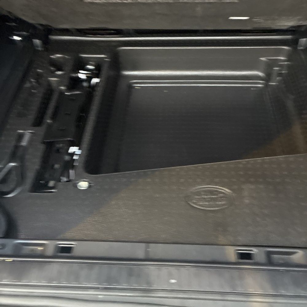 2024 Land Rover Defender 110 S P400