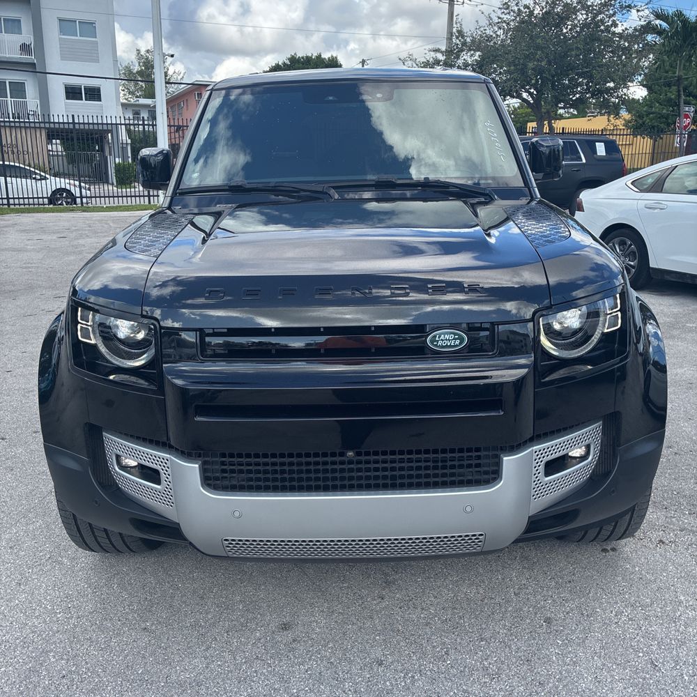 2024 Land Rover Defender 110 S P400
