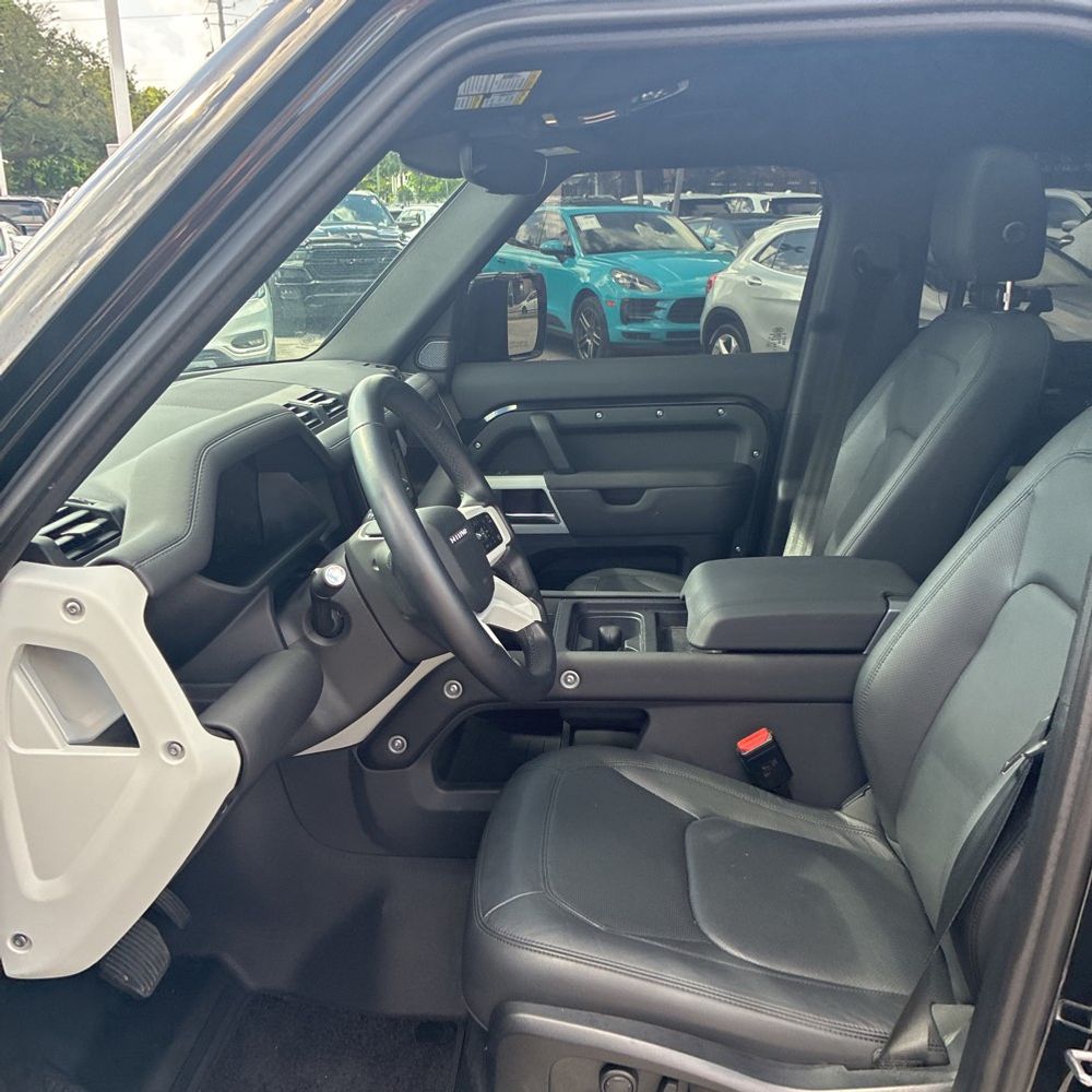 2024 Land Rover Defender 110 S P400