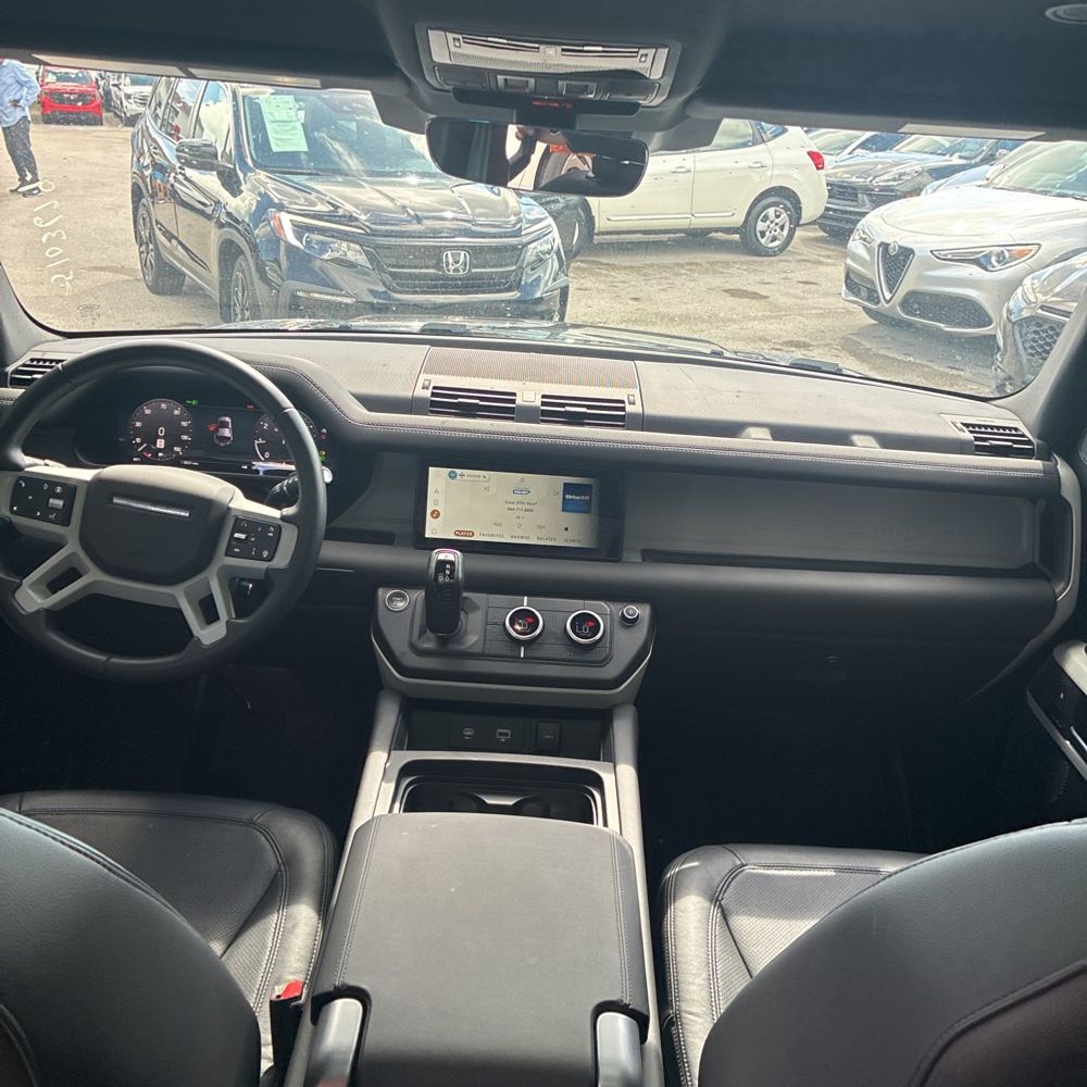 2024 Land Rover Defender 110 S P400