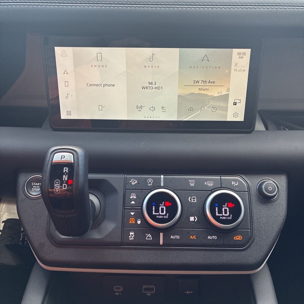 2024 Land Rover Defender 110 S P400