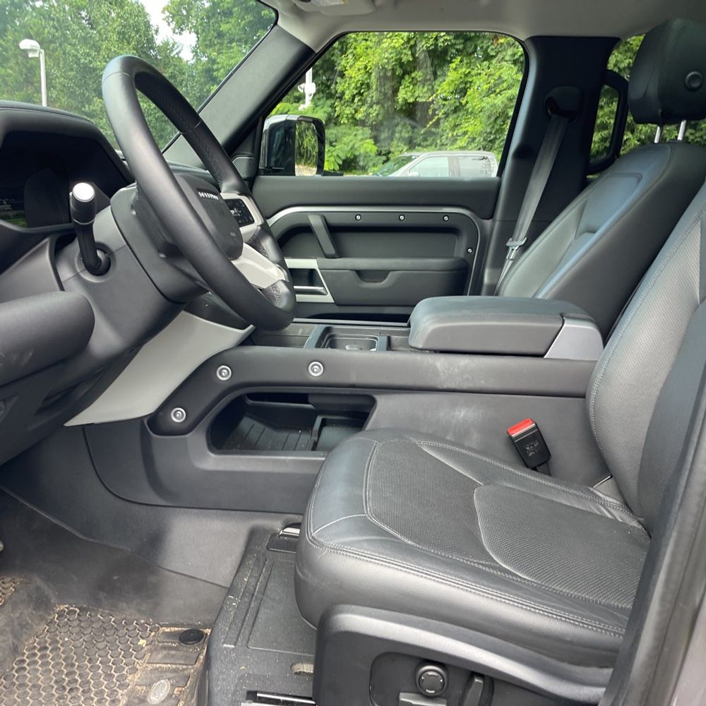 2024 Land Rover Defender 110 S P300