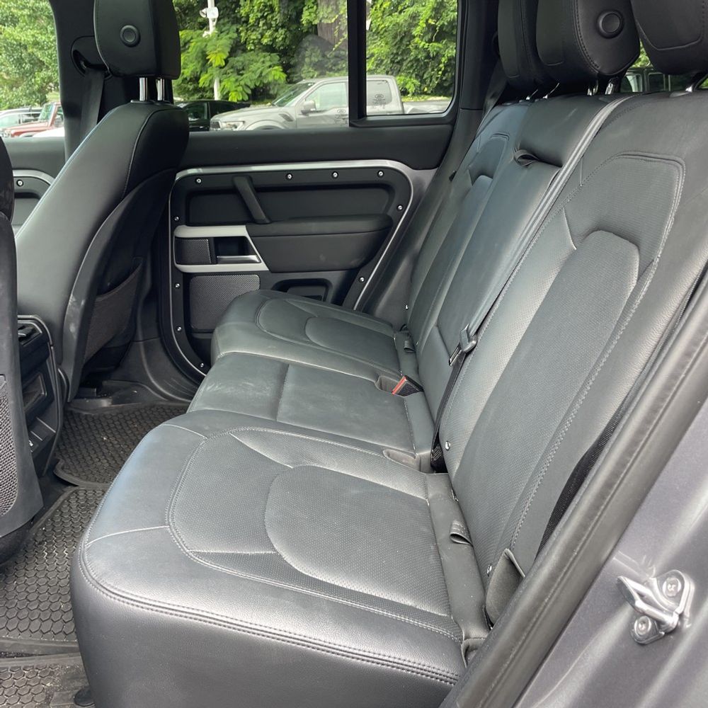 2024 Land Rover Defender 110 S P300