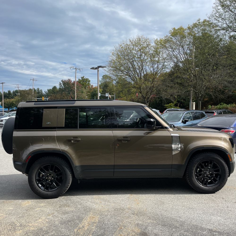 2024 Land Rover Defender 110 S P300