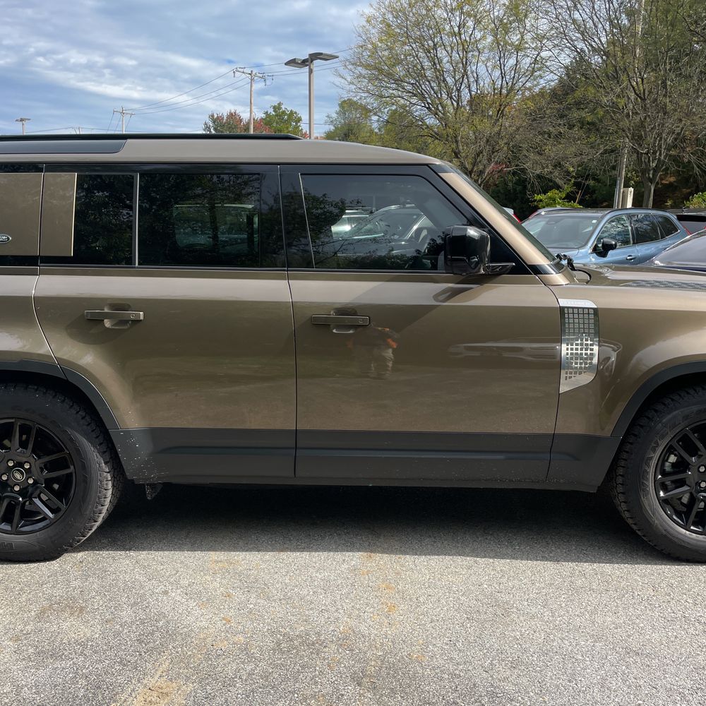 2024 Land Rover Defender 110 S P300