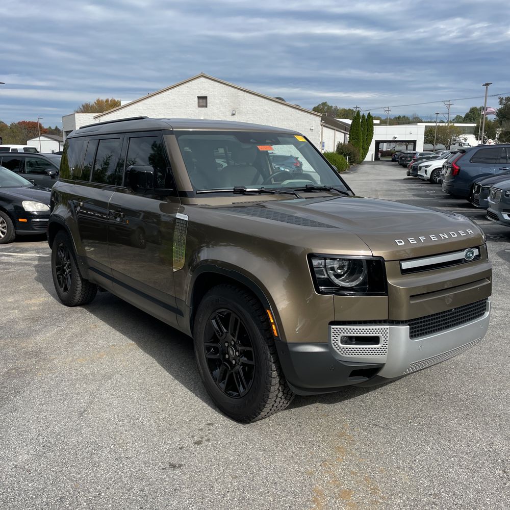 2024 Land Rover Defender 110 S P300