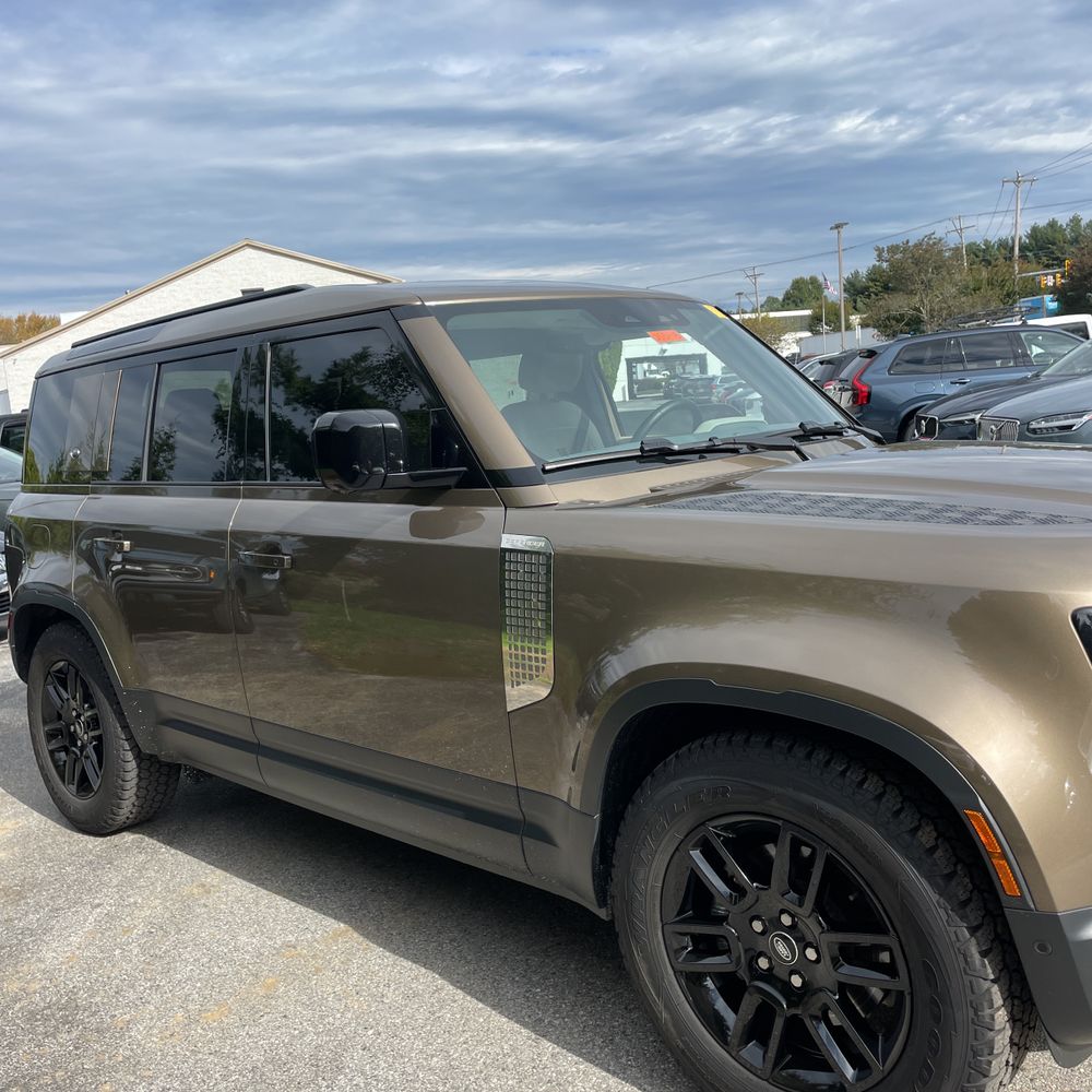 2024 Land Rover Defender 110 S P300