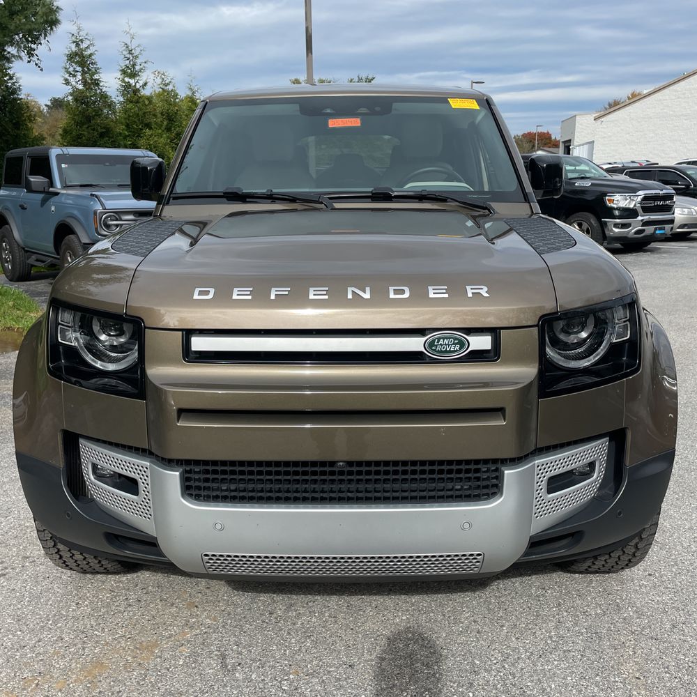 2024 Land Rover Defender 110 S P300