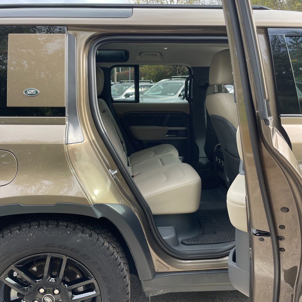 2024 Land Rover Defender 110 S P300