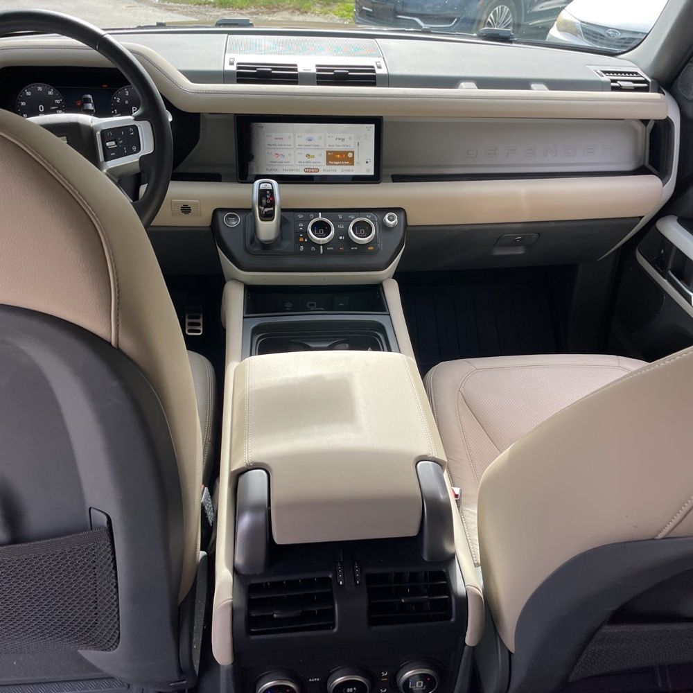 2024 Land Rover Defender 110 S P300