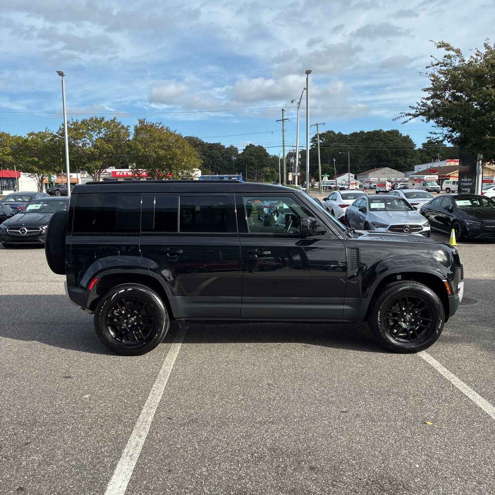 2025 Land Rover Defender 110 S P300