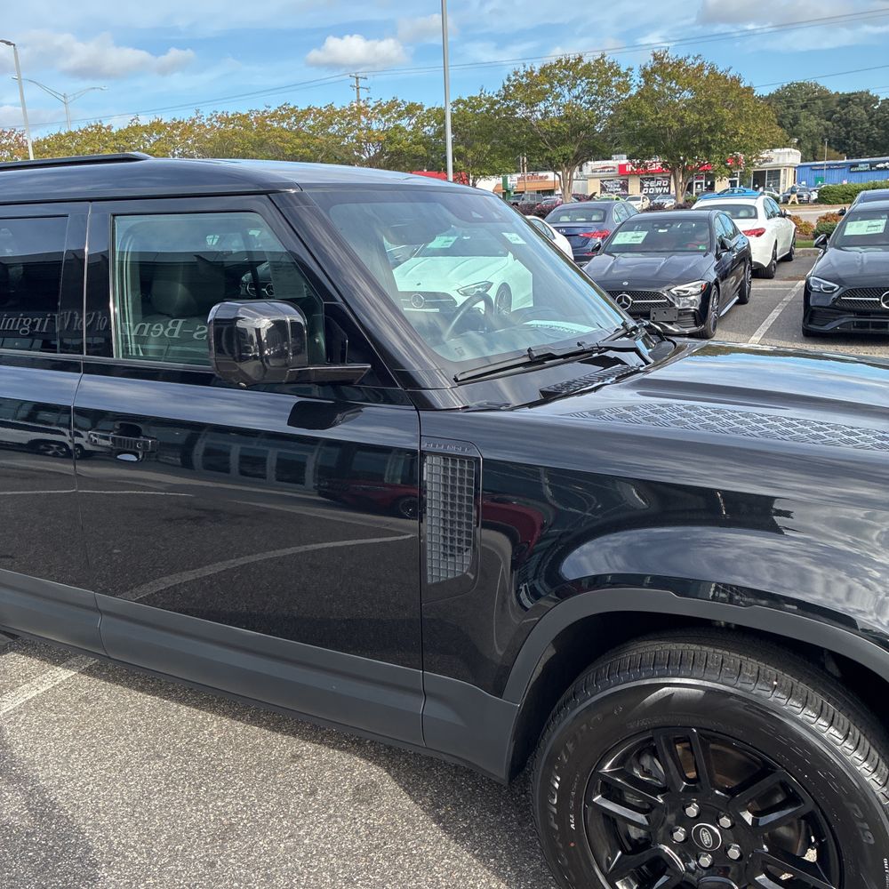 2025 Land Rover Defender 110 S P300