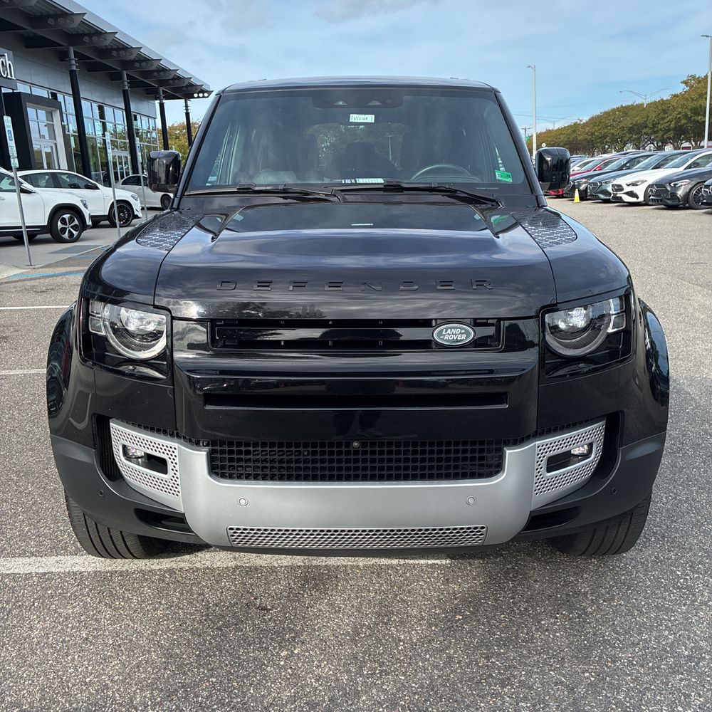 2025 Land Rover Defender 110 S P300