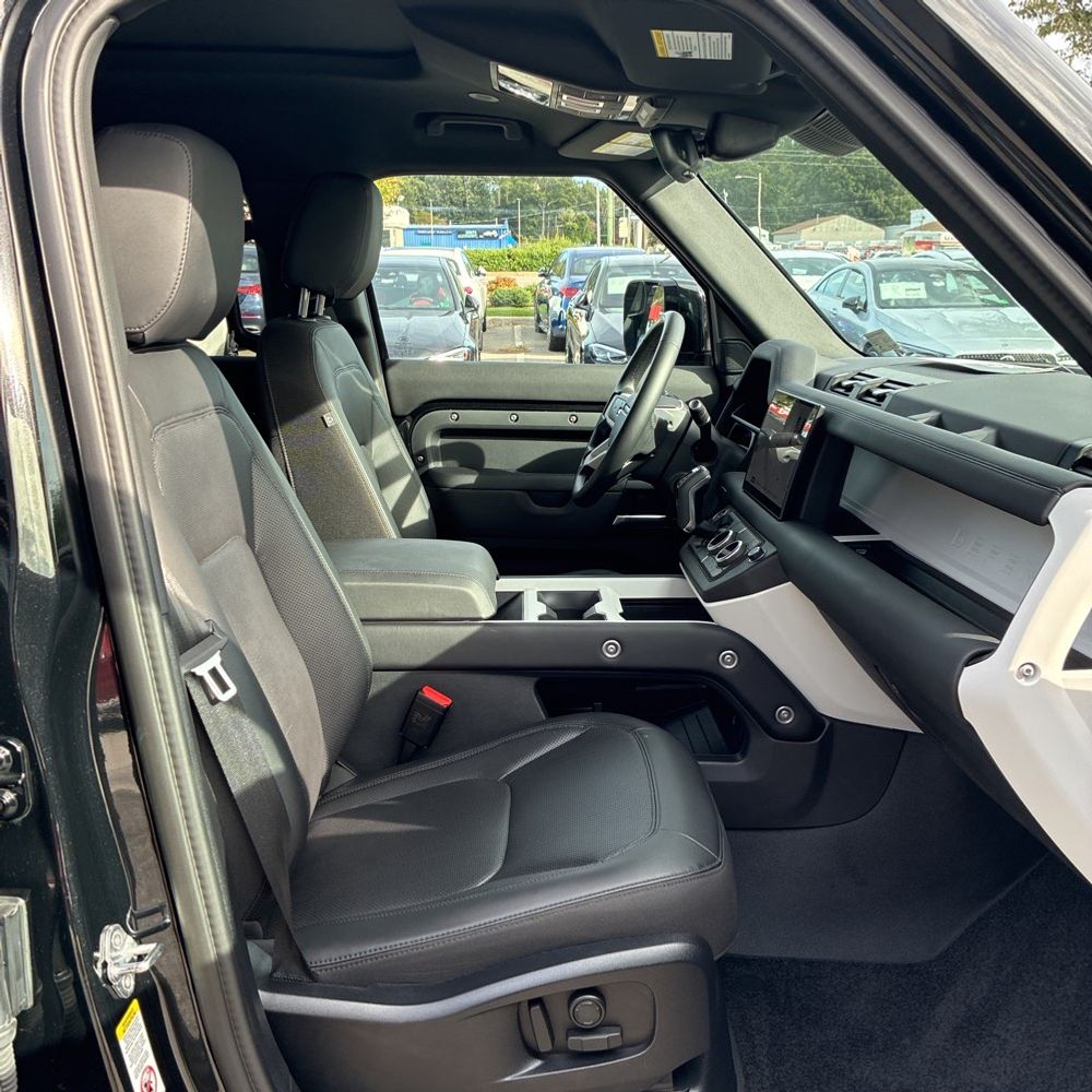 2025 Land Rover Defender 110 S P300