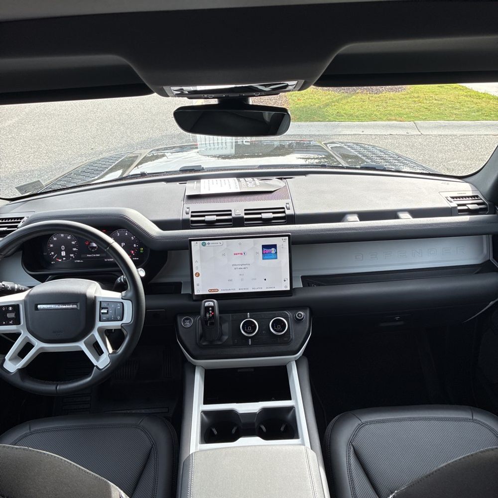 2025 Land Rover Defender 110 S P300