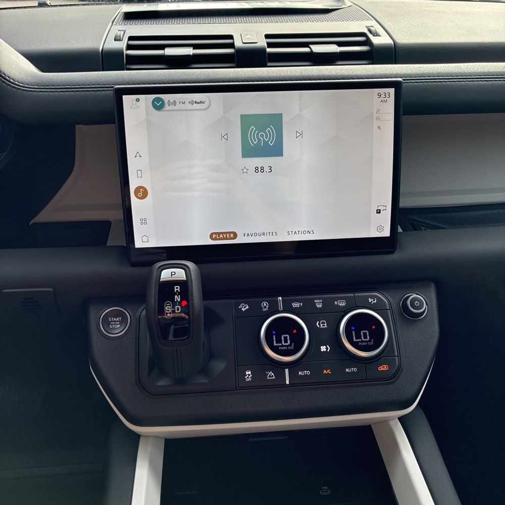 2025 Land Rover Defender 110 S P300
