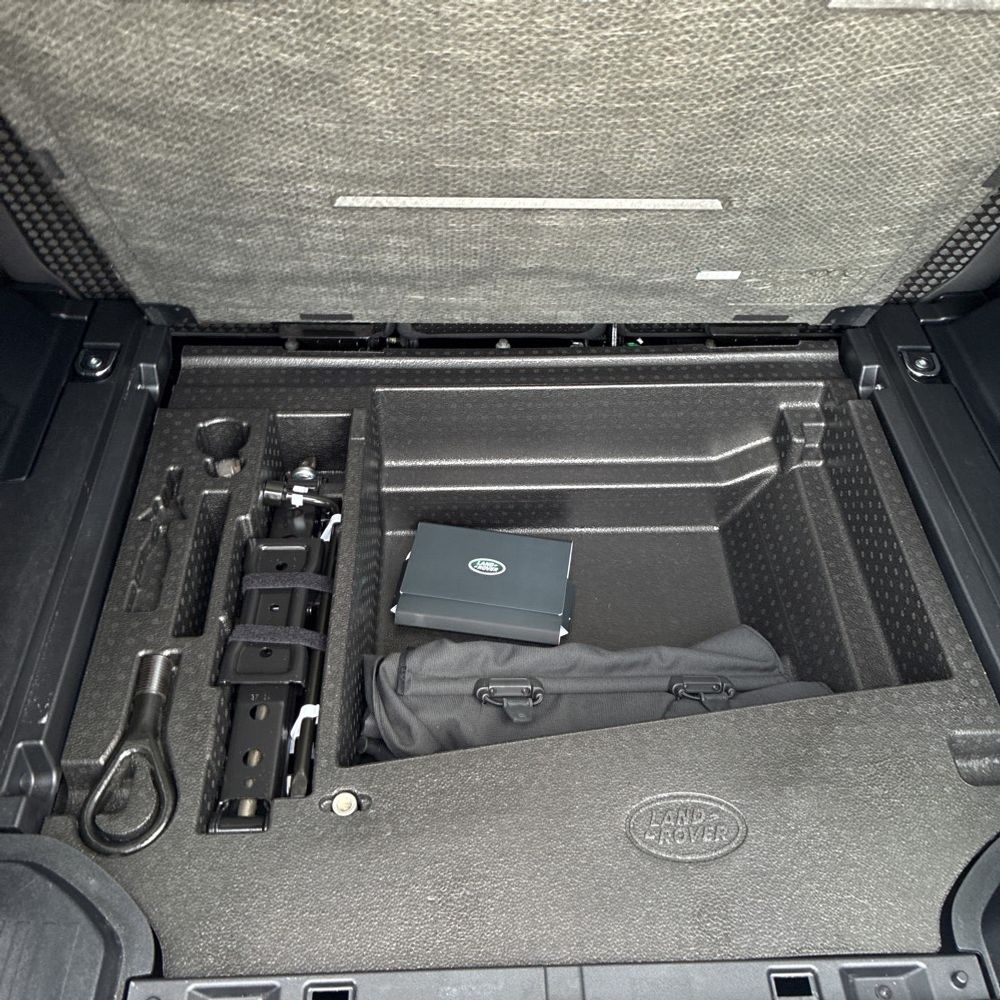 2025 Land Rover Defender 110 S P300