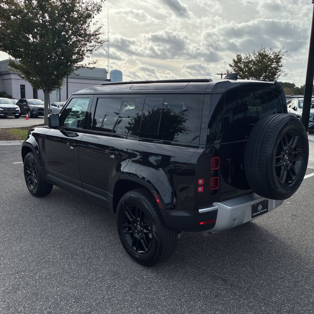 2025 Land Rover Defender 110 S P300