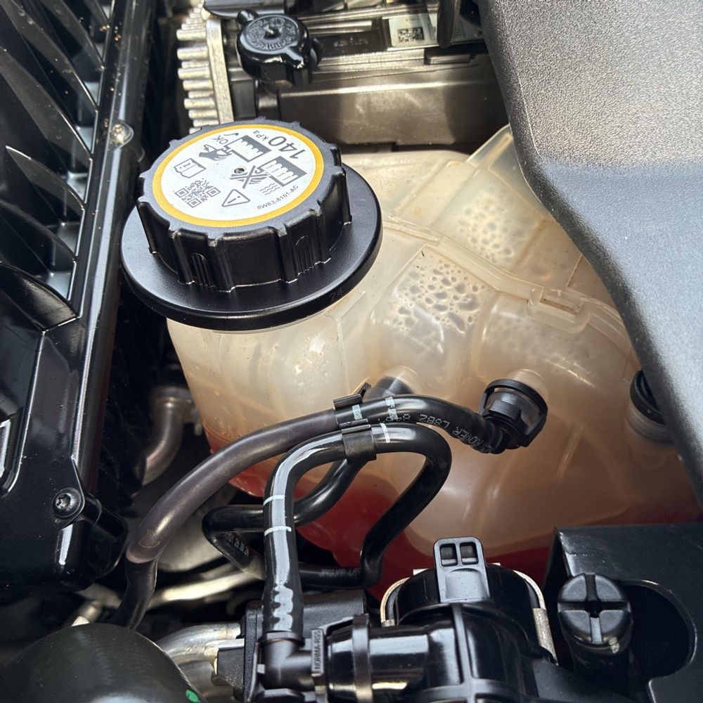 2025 Land Rover Defender 110 S P300