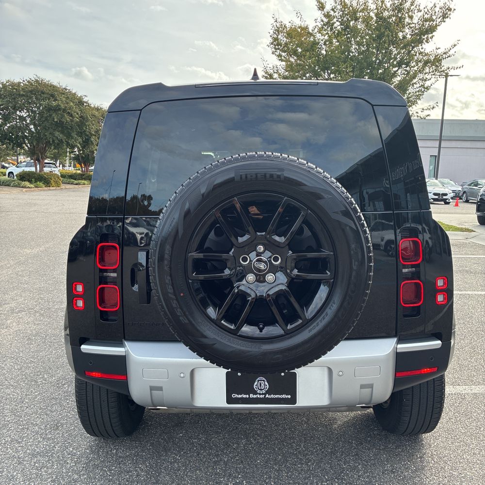 2025 Land Rover Defender 110 S P300