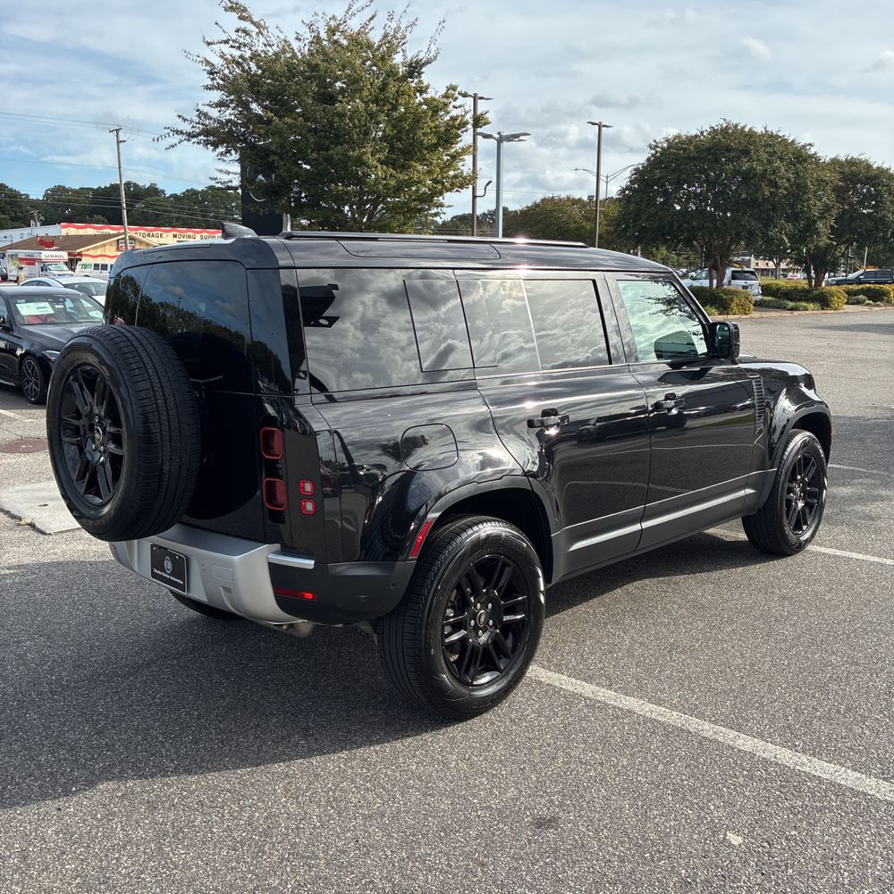 2025 Land Rover Defender 110 S P300