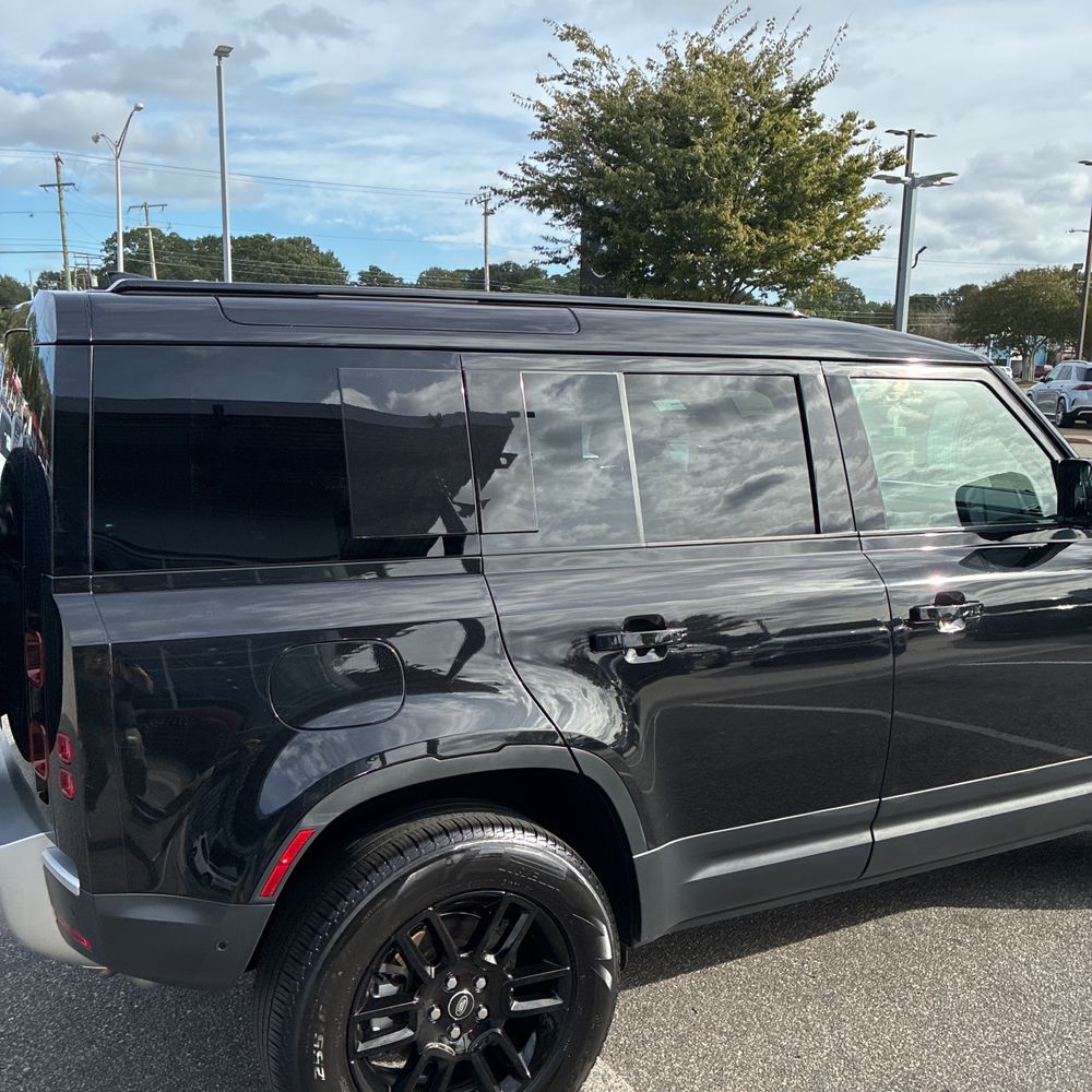 2025 Land Rover Defender 110 S P300