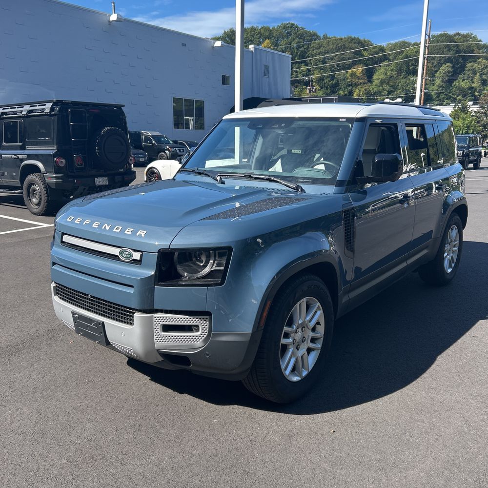 2025 Land Rover Defender 110 S P400