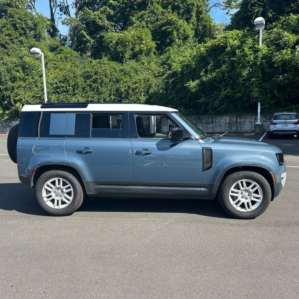 2025 Land Rover Defender 110 S P400