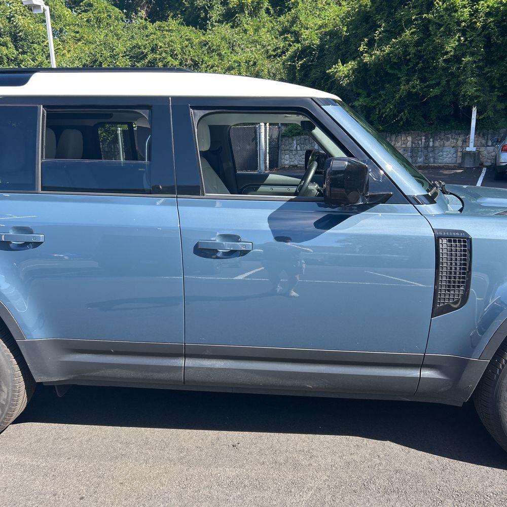 2025 Land Rover Defender 110 S P400