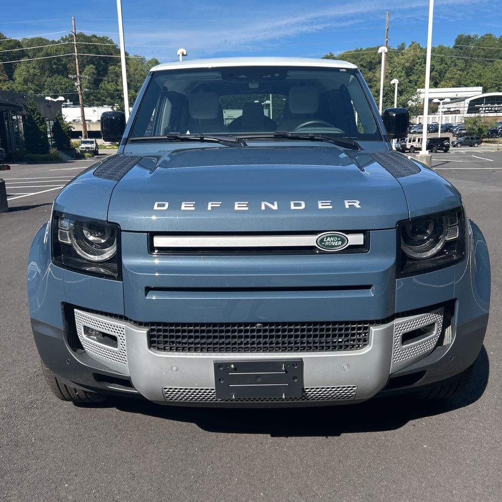 2025 Land Rover Defender 110 S P400