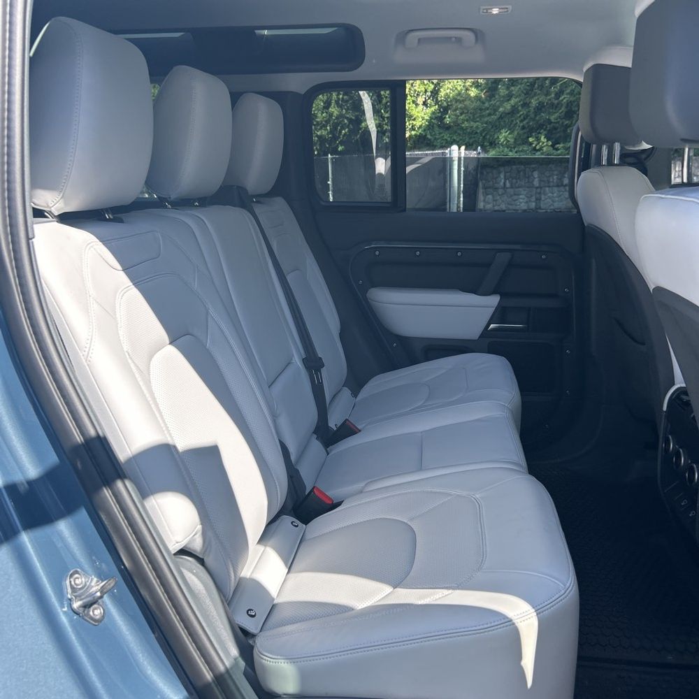 2025 Land Rover Defender 110 S P400