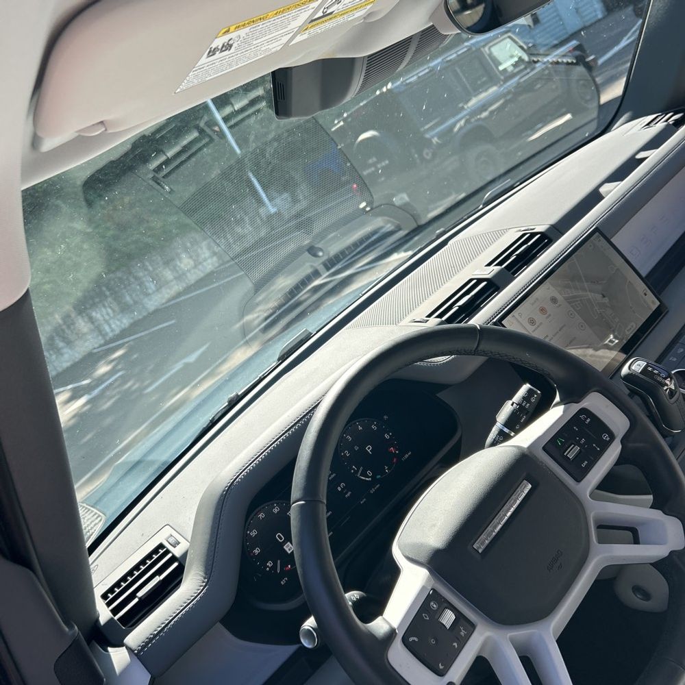 2025 Land Rover Defender 110 S P400