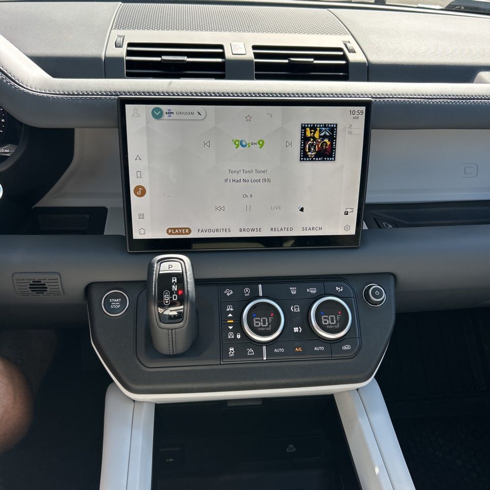 2025 Land Rover Defender 110 S P400