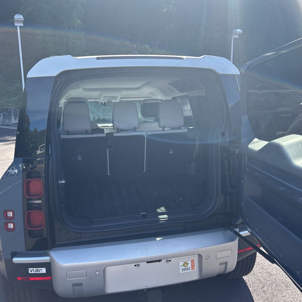 2025 Land Rover Defender 110 S P400