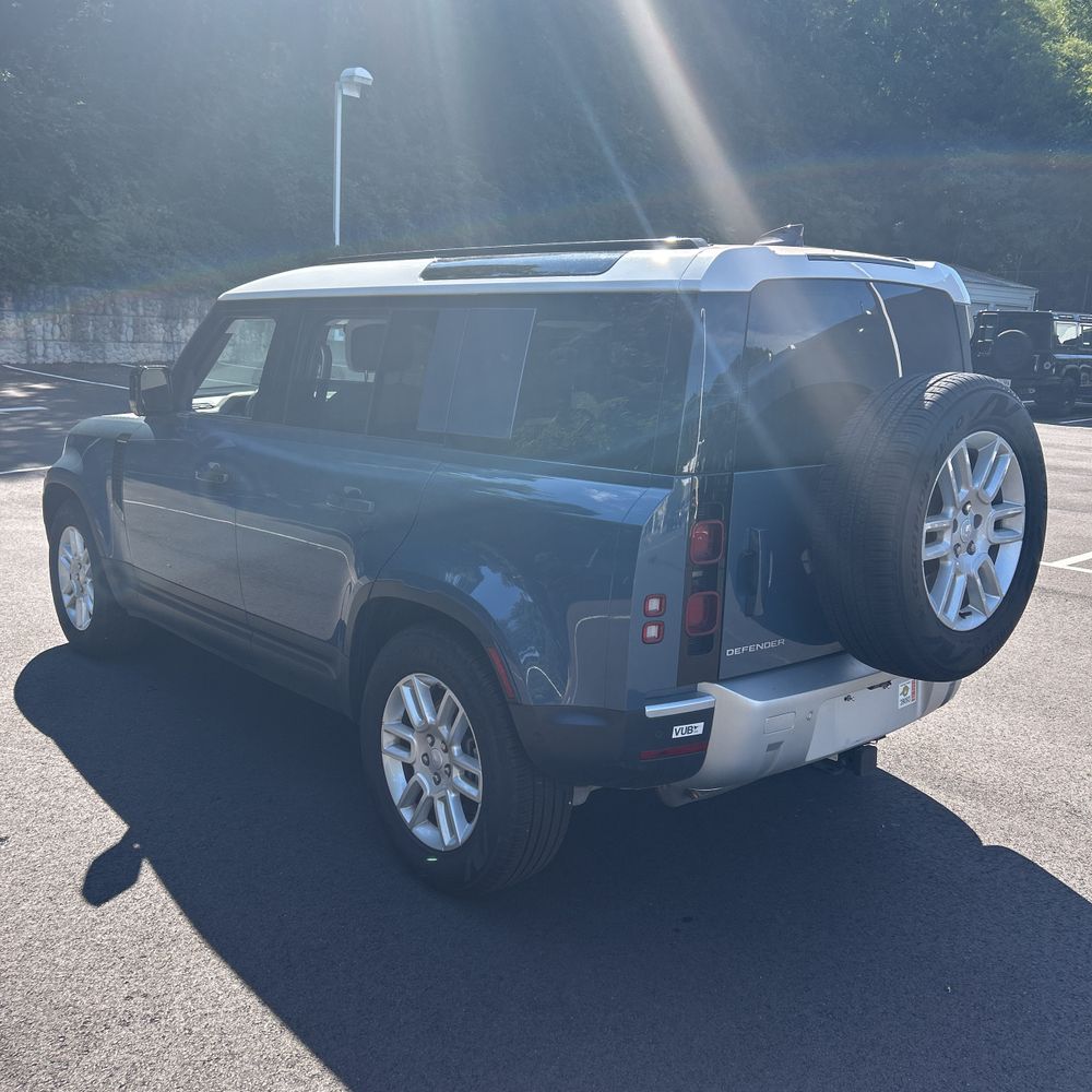 2025 Land Rover Defender 110 S P400