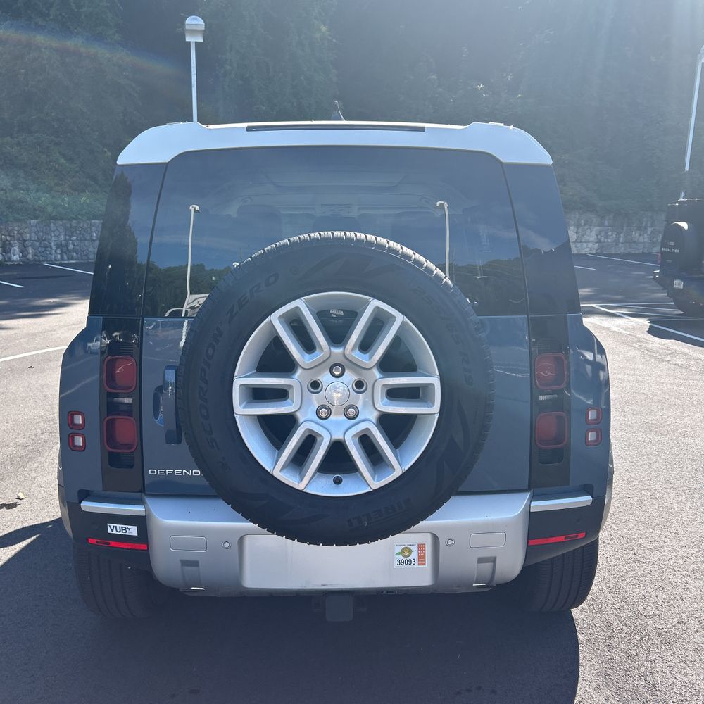 2025 Land Rover Defender 110 S P400